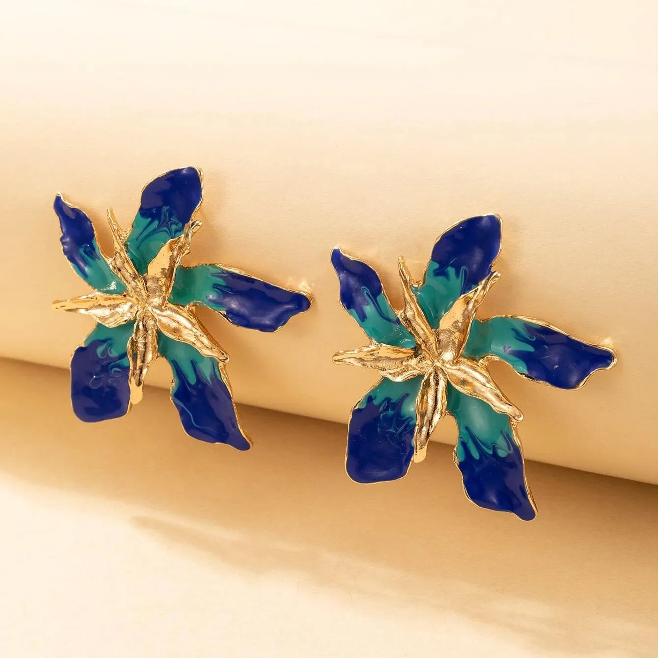 4-Pairs: Women's Textured Metal Flower Design Stud Earrings